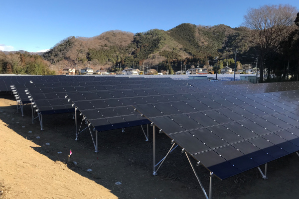 株式会社KAWAKOUの太陽光発電パネル架台設置施工（野立て設置）